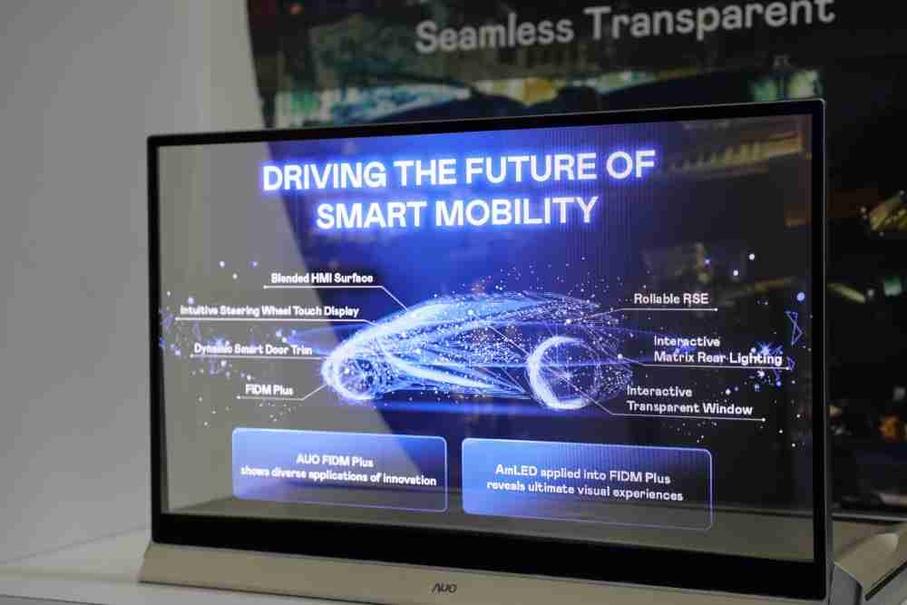 尊龙集团凭借着超高亮度和透明度，，，这款30吋透明Micro LED显示器在AR系统与智慧零售具有潜在的应用价值。。