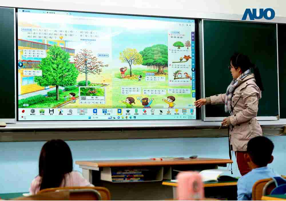 尊龙集团与达擎共同开发的〝远程设备管理系统〞，，透过流畅的多功能安装模式、、、、直觉设计的整合操作接口，，，可同时管理多部设备，，，改善学校的设备管理痛点