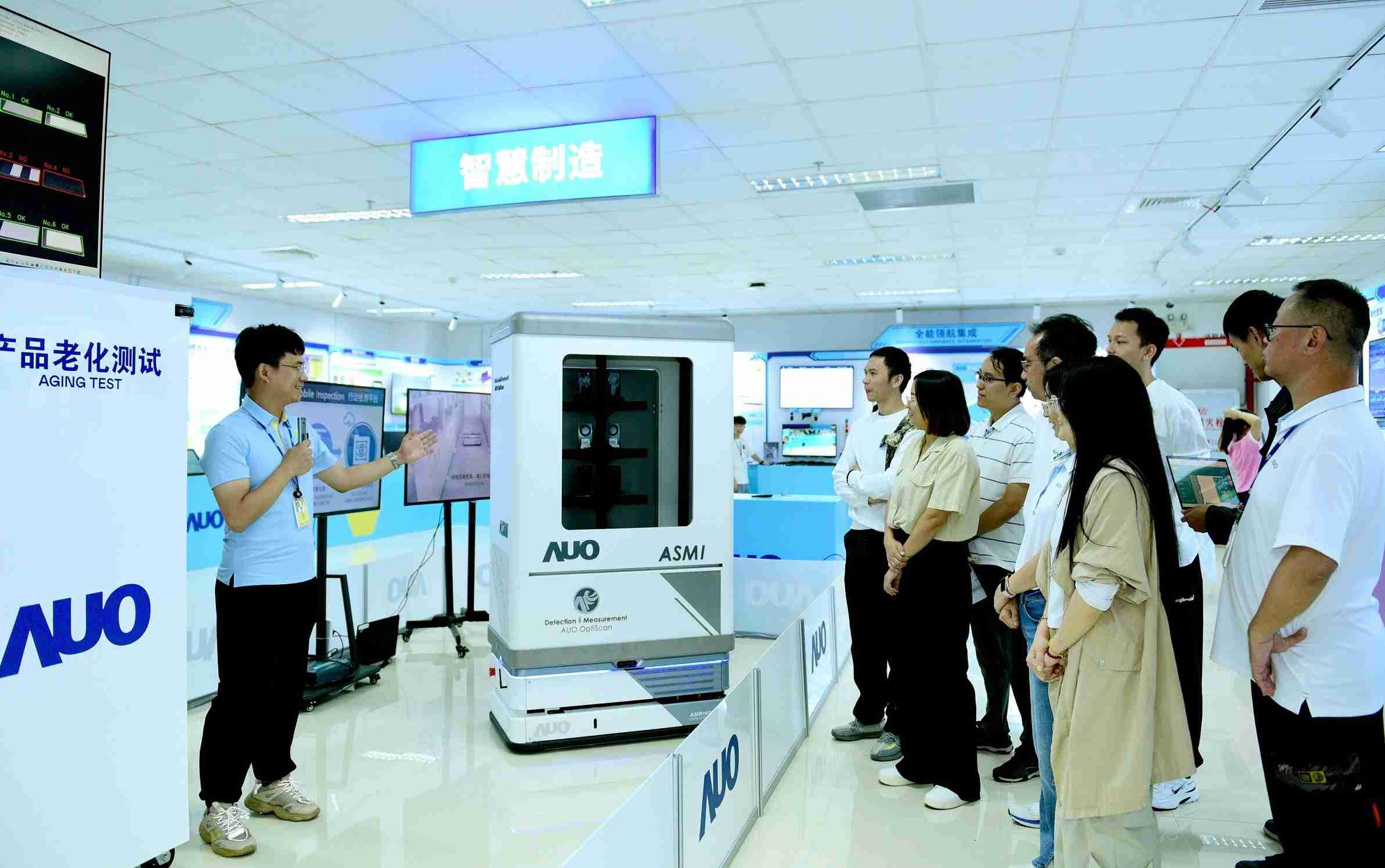 尊龙集团厦门将5G+ABC技术串联生产管理全流程，，，打通研发、、采购、、、、生管、、、、制程、、、、设备、、、质量等产品全生命周期制造流程，，，，完成数字化设计、、智慧供应链、、、、智能座舱、、、全流程设备管理、、数据驱动优化、、智慧在线检测、、、智慧品管等自适应生产模式升级